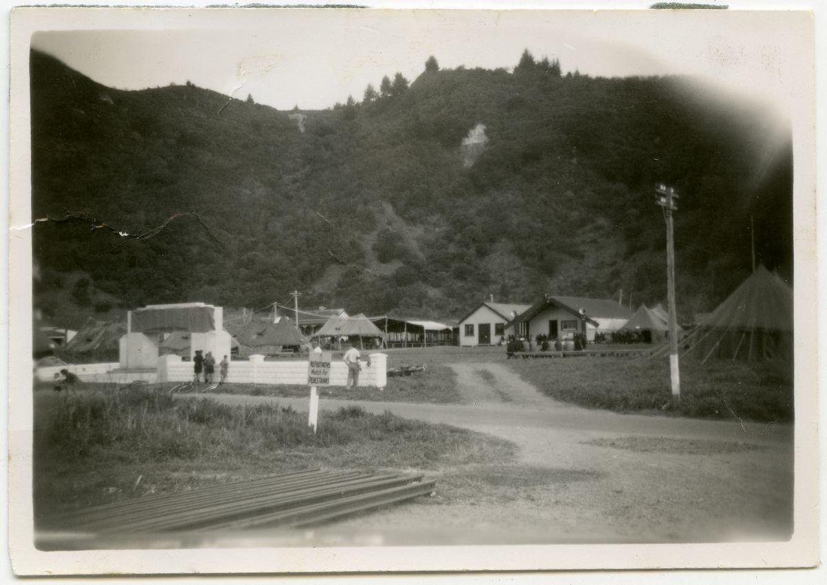 Unveiling of memorial gateway. Source - Whakatāne Museum ID:31320